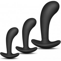 Coffret Anal - 3 Plugs Incurvés - Silicone Noir - Waterproof - Tailles : De 7 A 11 cm / Ø De 2,2 A 3,5 cm - Fukr